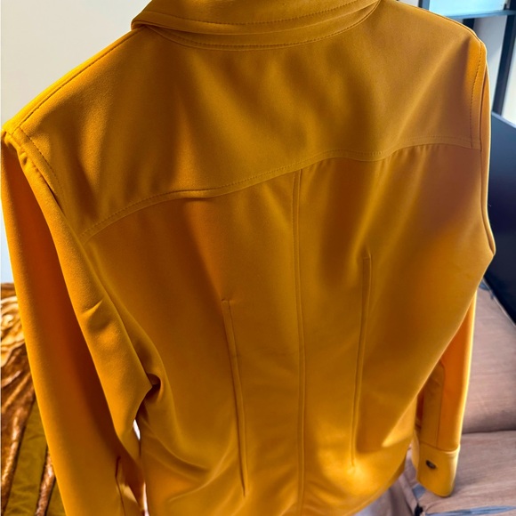 Too bright for me.wore once. - Picture 1 of 2